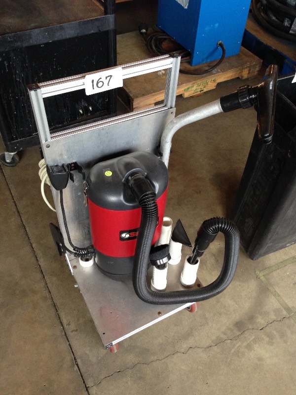 Sanitaire vacuum station