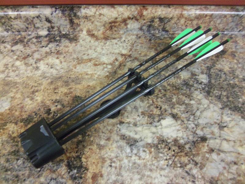 lot 37 image: Easton crossbow bolts with quiver