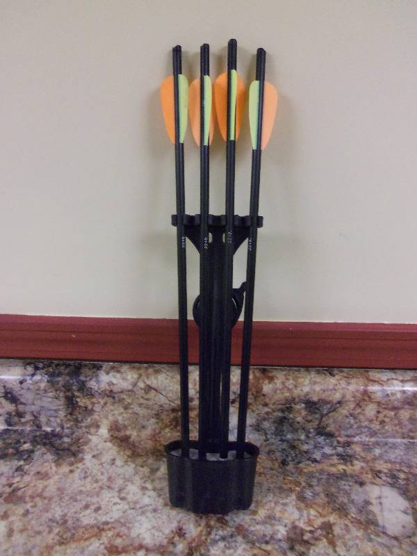 lot 43 image: Arrow Set
