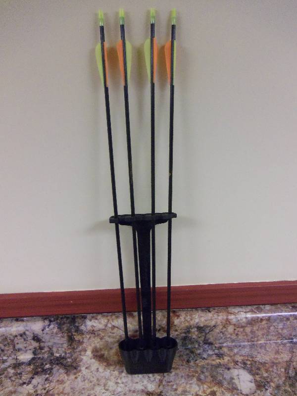 lot 47 image: Arrow Set