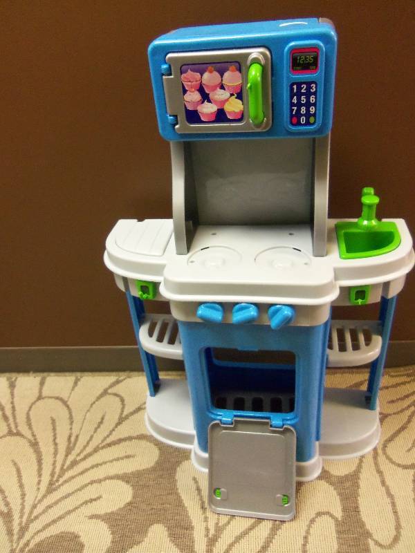 lot 59 image: Kids Blue Playset