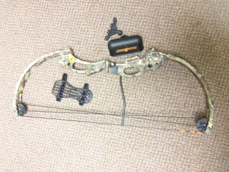 lot 66 image: High Five Bow Camo