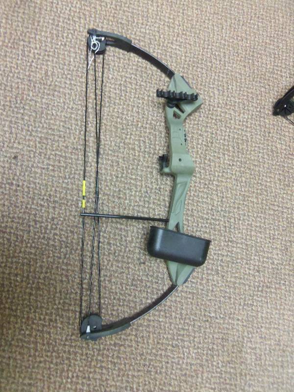 lot 71 image: G-max Bow Package Green