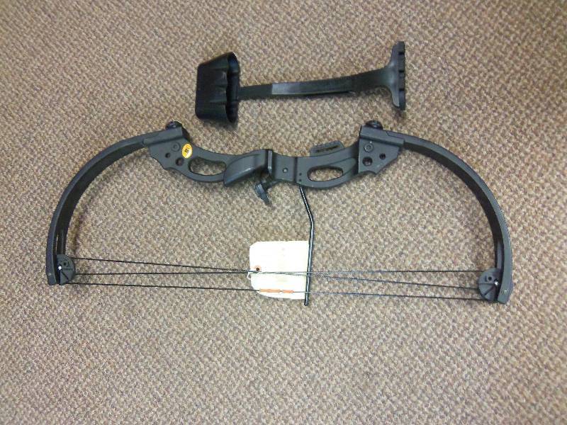 lot 75 image: High Five Bow Black