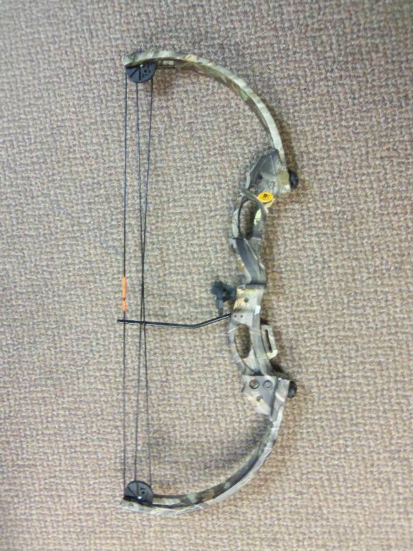 lot 76 image: High Five Bow Camo