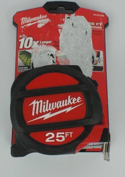 lot 30 image: Milwaukee 25 Tape Measure