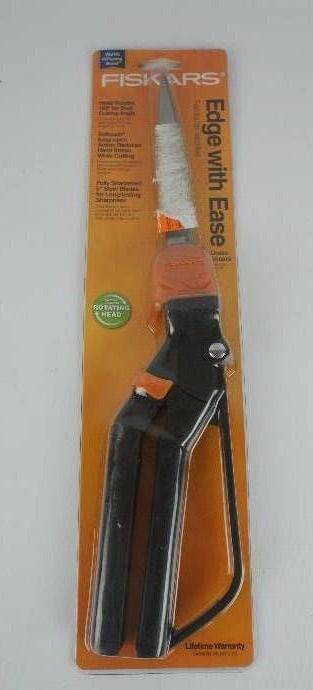 lot 39 image: Fiskars Grass Shears