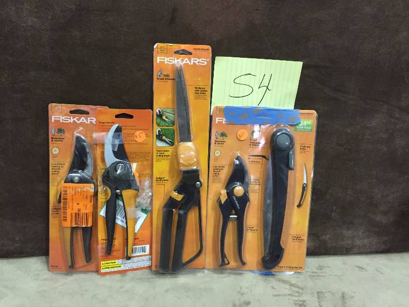 lot 54 image: Lot of Fiskar Cutters