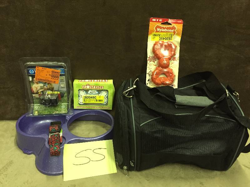 lot 55 image: Lot of Pet Items
