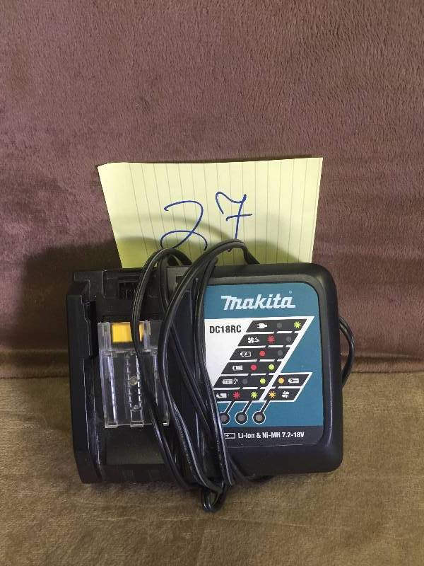 lot 27 image: Makita 18 V Charger