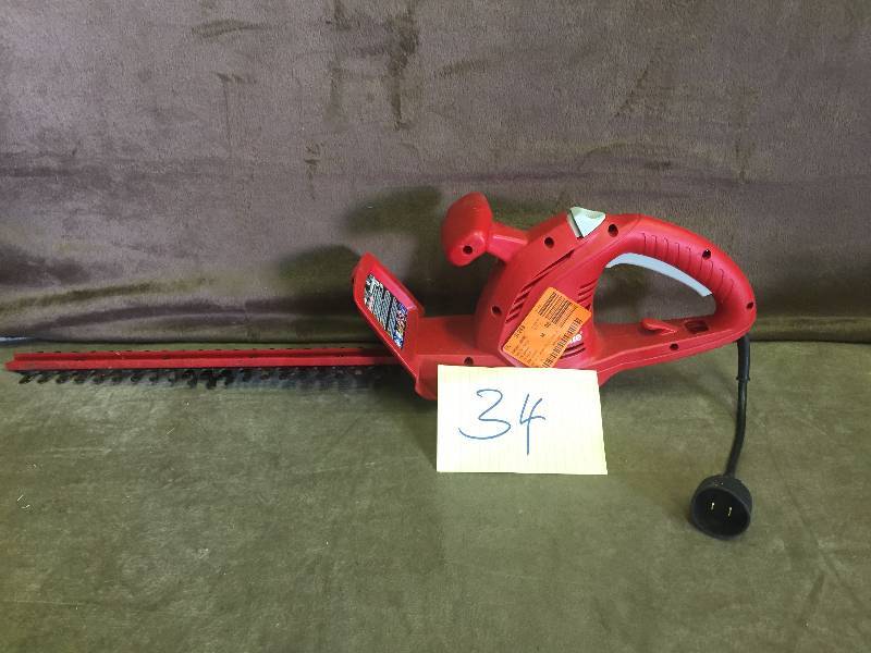lot 34 image: Homelite 17 in electric Hedge Trimmer