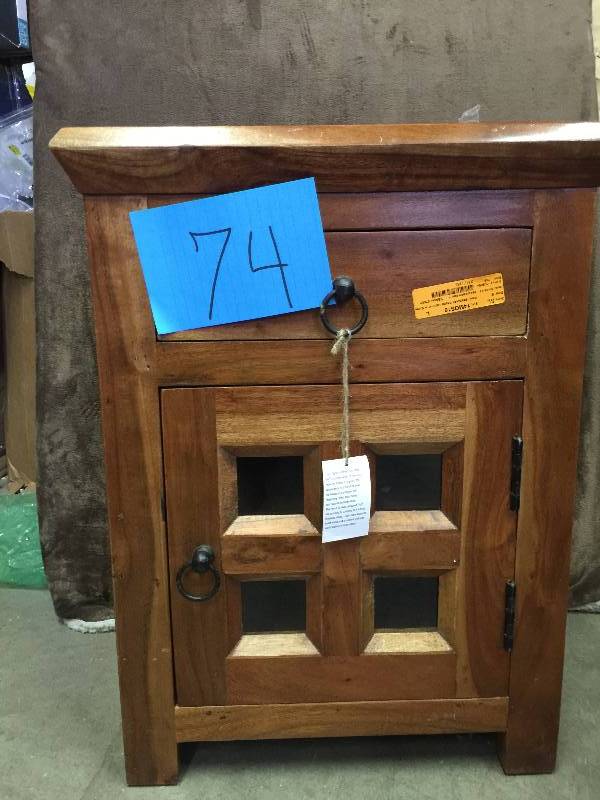 lot 74 image: Taylor cabinet w glass