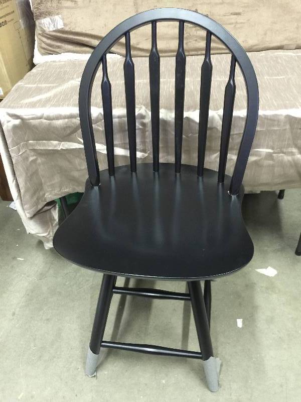 lot 89 image: Windsor Arrowback Swivel Counter Stool