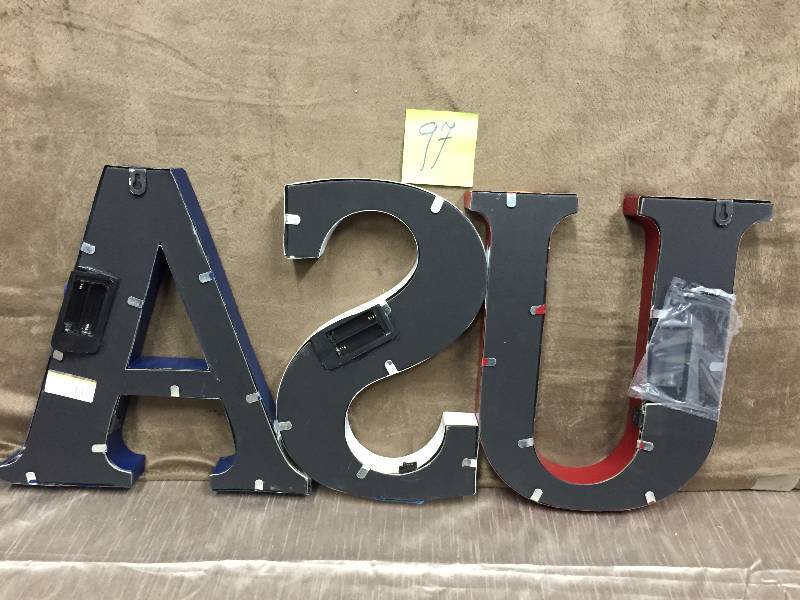 lot 97 image: USA ligthed Sign