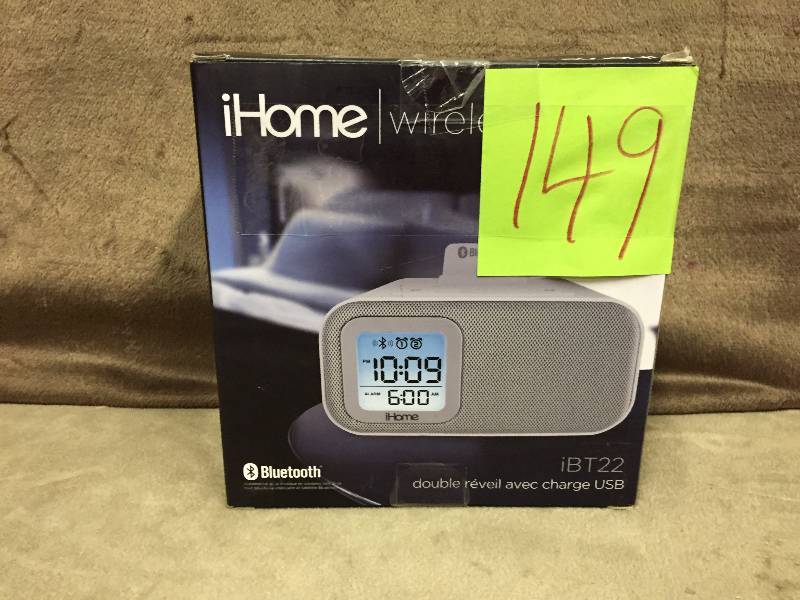 lot 149 image: iHome wireless usb charger clock Bluetooth enable iBT22