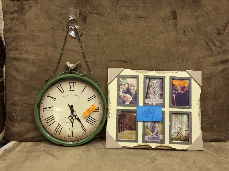 lot 164 image: Lot of Frame and Clock