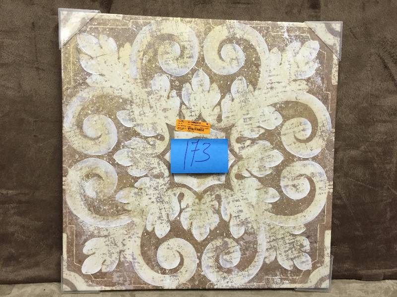 lot 173 image: Stratton Home Decor Sunflower Wall Mirror