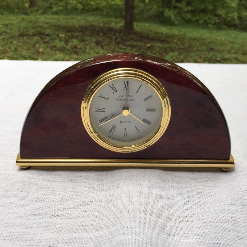 lot 015 image: Beautiful Vintage Dayton Hudson Gallery Collection Wood & Brass Small Mantel Quartz Clock
