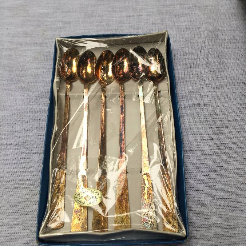 lot 017 image: Vintage Silver Plated Long Spoons New In Box & Vintage Silverplated Buffet Casserole Chafing Dish Stand & Lid