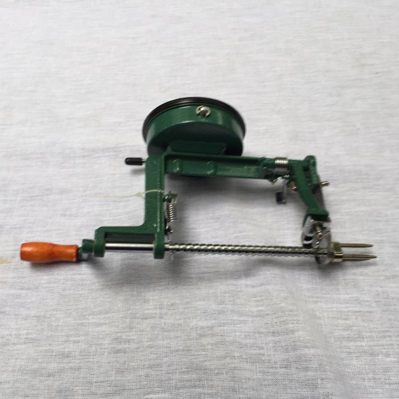 lot 018 image: ITS APPLE SEASON 3 in 1 Apple Machine Peeler Corer Potato Fruit Cutter Slicer Kitchen Tool WVACUUM BASE