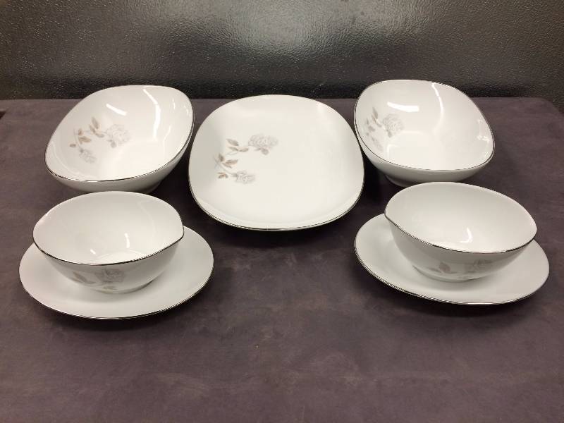 lot 061 image: 5 Piece Noritake Rosay Dinnerware Serving Pieces BEAUTIFUL Raised White Rose Pattern #6216 - Like new - No surface marks