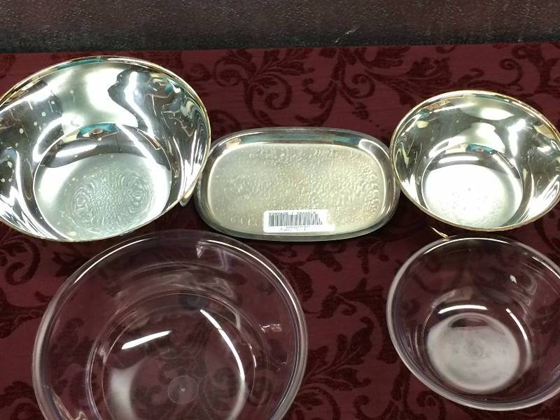 lot 066 image: 2 Paul Revere Onieda Silverplated Bowls with Plastic Inserts