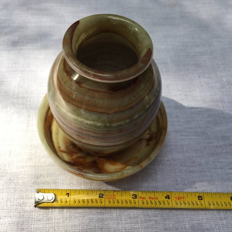 lot 038 image: 2 Piece VINTAGE Alabaster Marbled Marble Brown Ivory Light Green Onyx Stone JADE Vase