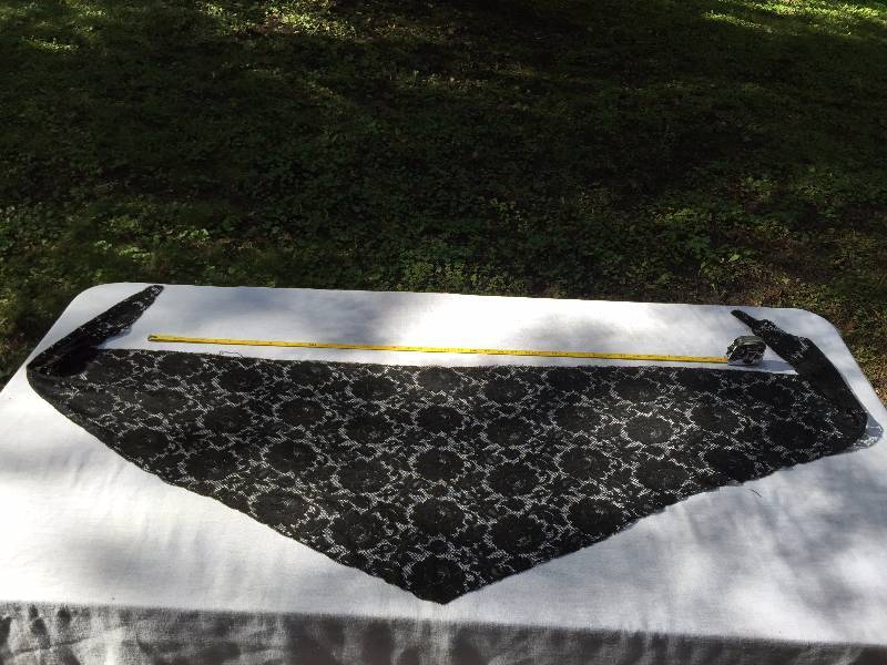 lot 041 image: Wow Wow Wow Antique Black Lace Rose Shawl Wrap