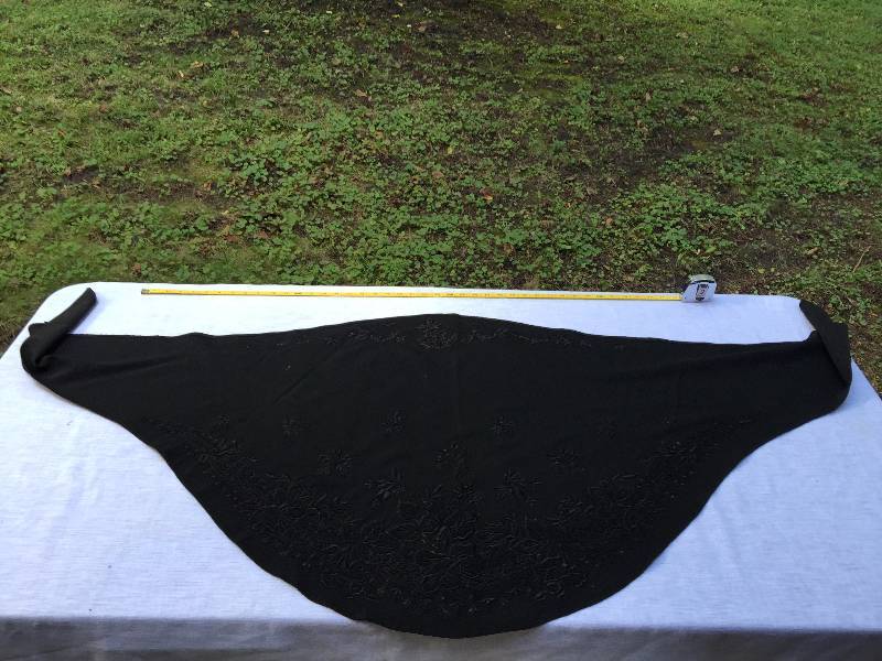 lot 042 image: Another Spectacular Antique Brooks Family Embrodered Shawl - Amazing Detailed Work