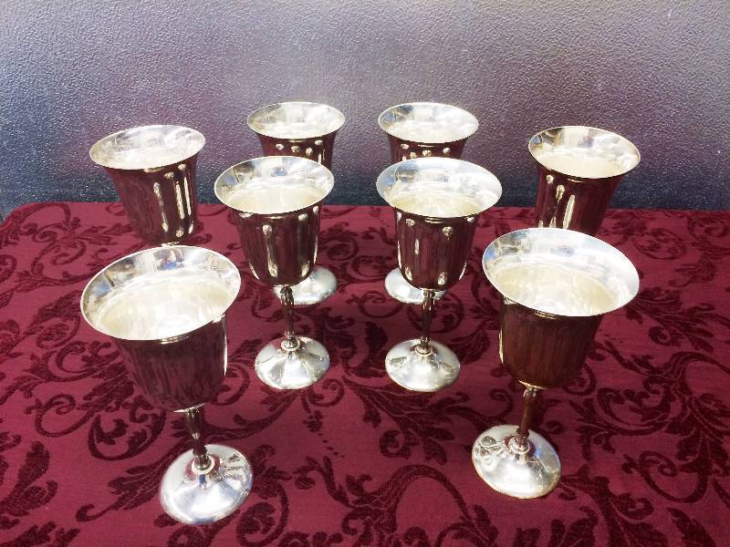 lot 068 image: WOW C1984 VINTAGE 8 GOBLETS Maurice Duchin Gifts of Distinction Silverplated Goblets
