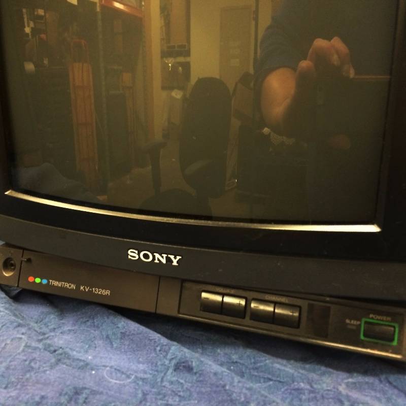 lot 078 image: TESTED Sony Trinitron KV-1326R 13 CRT Color TV Television