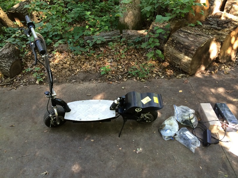 lot 15 image: Zooma  Electric Scooter 1804 Powerwise - very good condition  includes 2 extra batteries, power supply, motor, sprockets