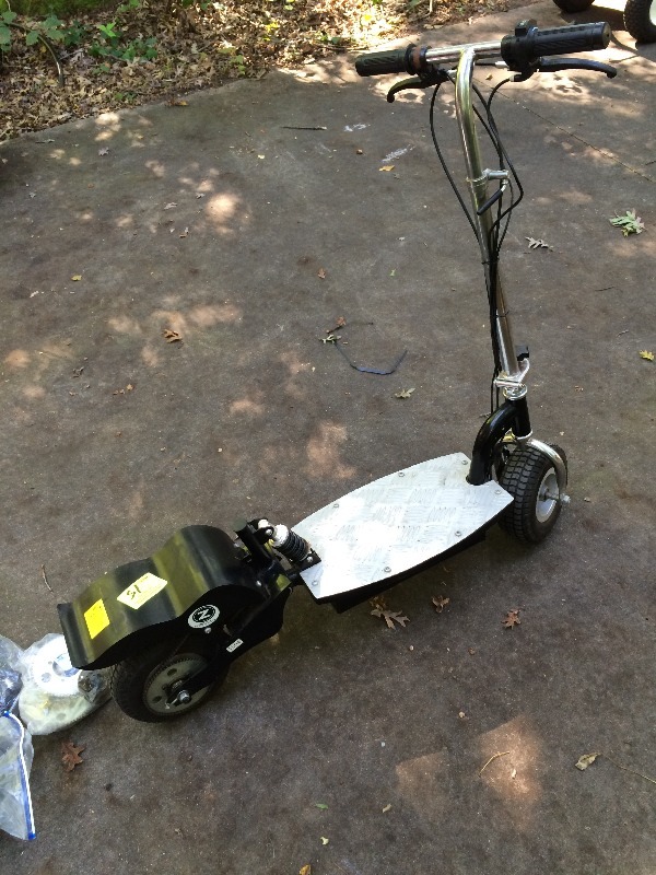 Zooma Electric Scooter 1804 Powerwise - very good condition includes 2