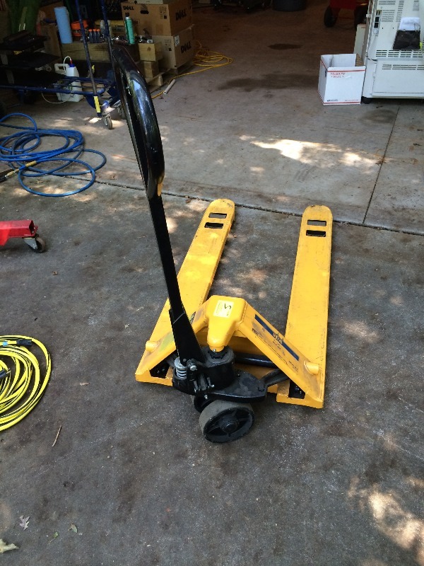 lot 5 image: Pallet Jack  Unline H-104-3  Like New