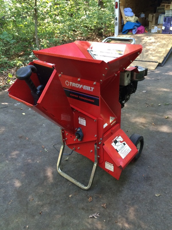 lot 14 image: Try-Bilt Super Tomahawk Wood Chipper - Works fine used only a couple times. still in very good condition