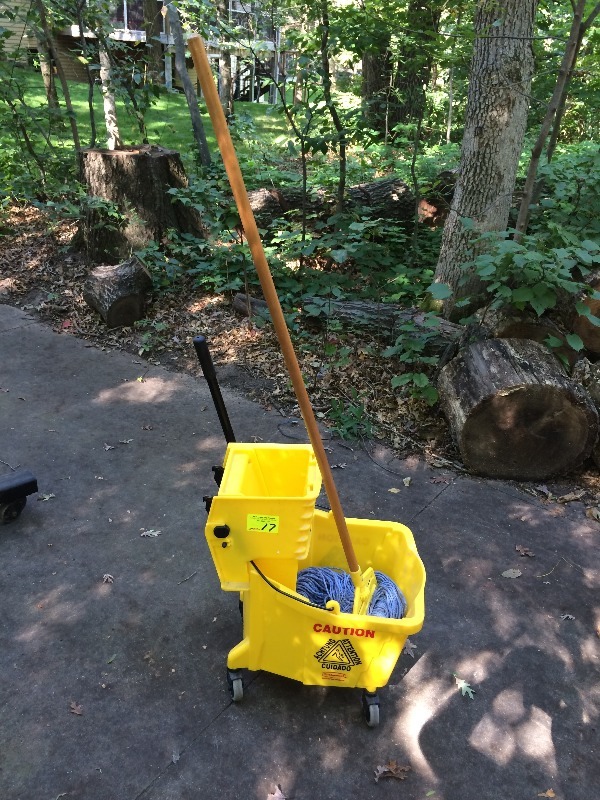 lot 17 image: Commercial Mop Bucket and mop - lightly used. Still in great shape
