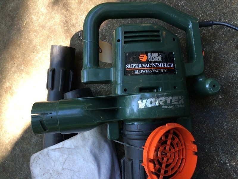 lot 35 image: Black & Decker Blower  Vacuum  Mulch  works fine