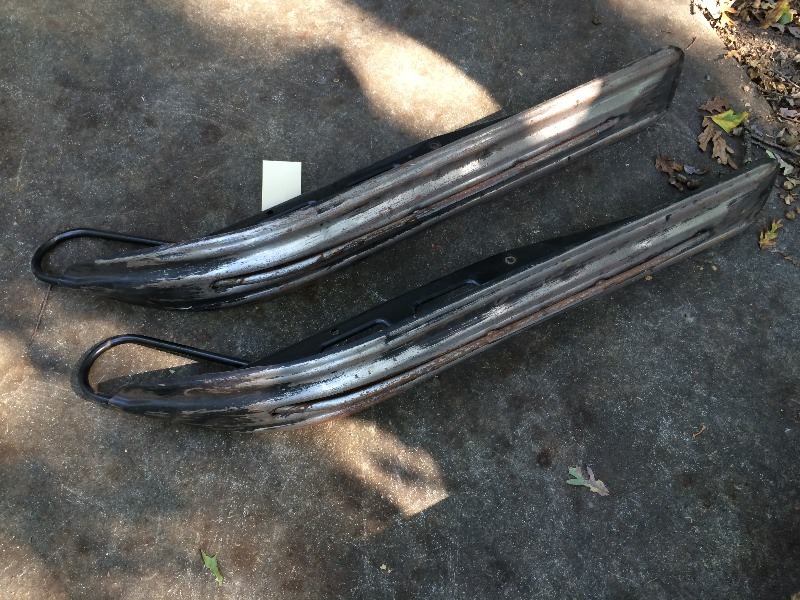 lot 37 image: 1995 Polaris Snowmobile Skis