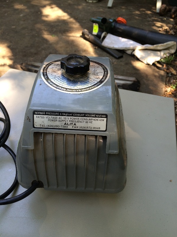 lot 38 image: Fish Tank Air Pump   Works