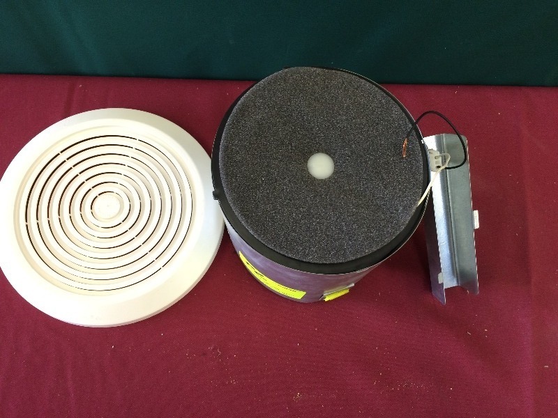 lot 72 image: Ventline exhaust fan - New, never used  115v  6 vent opening