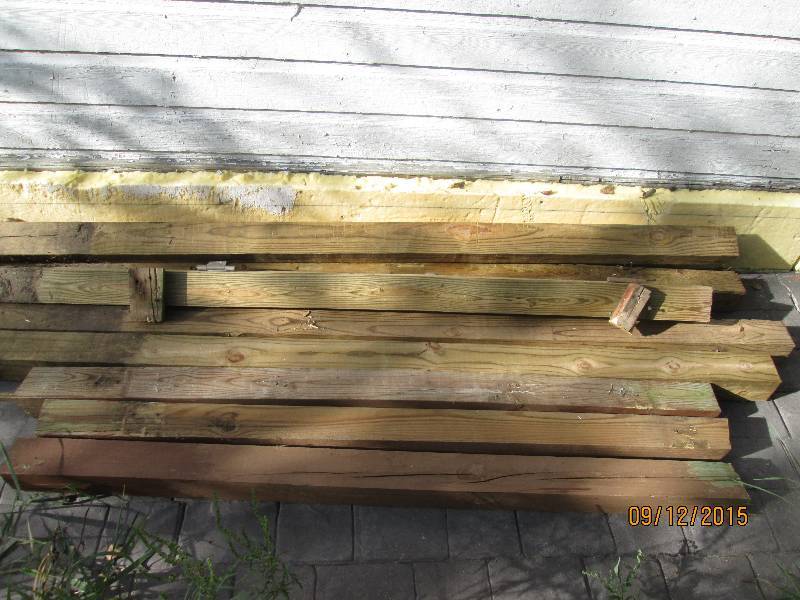 Lot of 8 Ac2 treated 4x4 posts, fou...