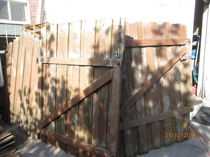 3 gate fence sections with latching...