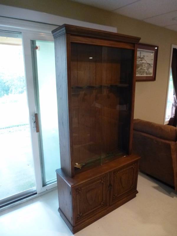 lot 12 image: Oak Gun Cabinet