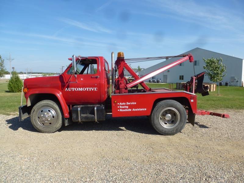 lot 3 image: 1982 GMC Tow Truck Diesel