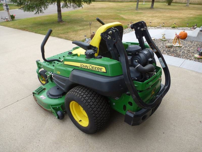 lot 5 image: John Deere Z9225A Commercial mower