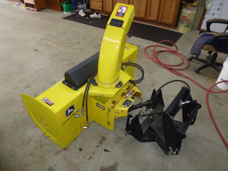 lot 8 image: John Deere 47 Snow Blower