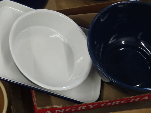 2 Metal Bowls, Tray and Baking Pan