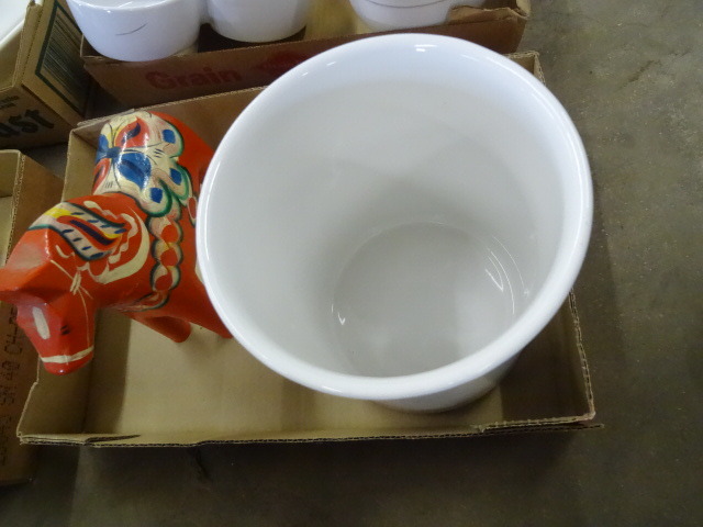 White Utensil Holder, Wood Horse