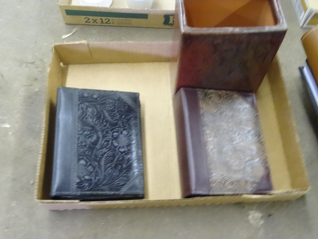 2 Photo Albums, Base