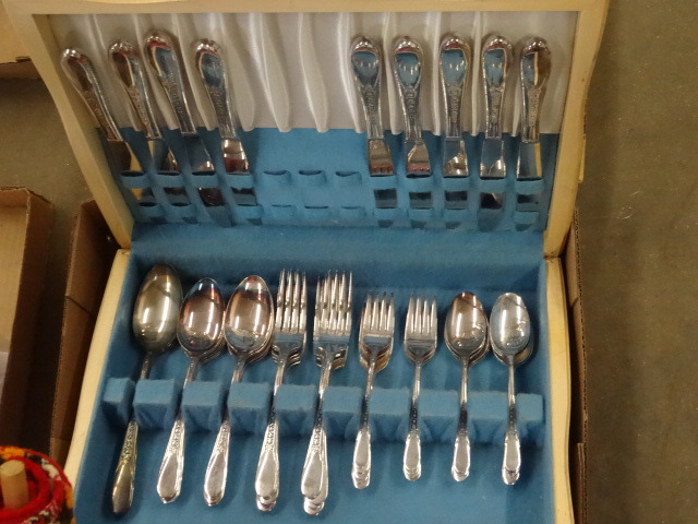 WM Robers Silver Plate Silverware Set